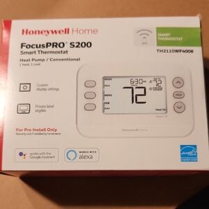 Honeywell Home FocusPRO S200 Smart Thermostat - White Brand New. Unopened Box.